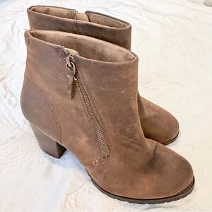 Clarks indigo leather zipped ankle boots sz 10